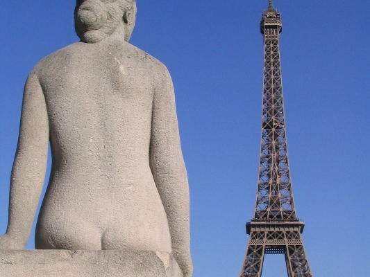 Statue kikker p� Eiffelt�rnet