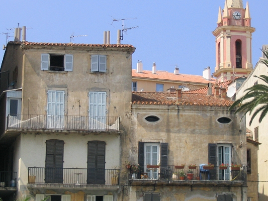 Huse ved havnen i Calvi